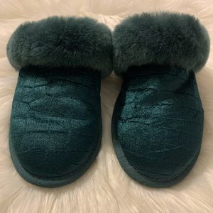 UGG slippers, size 6 forest green